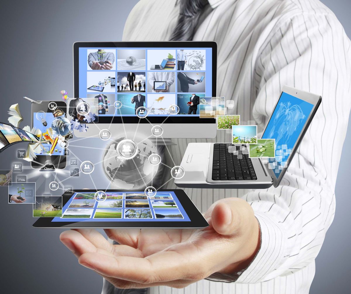 Team di lavoro impegnato nella progettazione di soluzioni RegTech